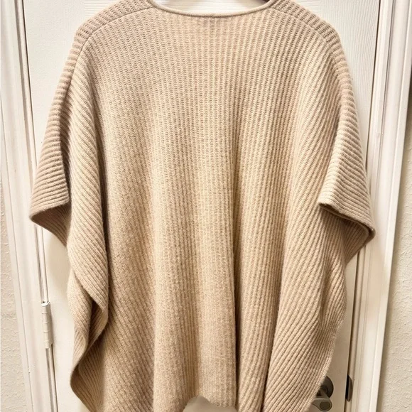 Neiman Marcus “Peachy Tan” Sweater Poncho with Pockets - Size S/M - Picture 4 of 6